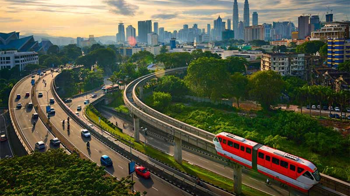 ماليزيا:  دعا رئيس وزراء ماليزيا نجيب عبد الرزاق المسلمين في أنحاء العالم إلى التصدي بكل قوة لأي اعتراف بالقدس عاصمة لإسرائيل.