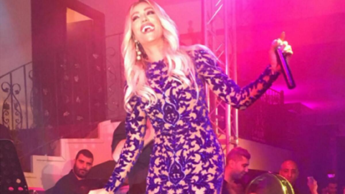 وارتدت مايا دياب فستان من تصمبم رامي قاضي في حفلها بالأردن