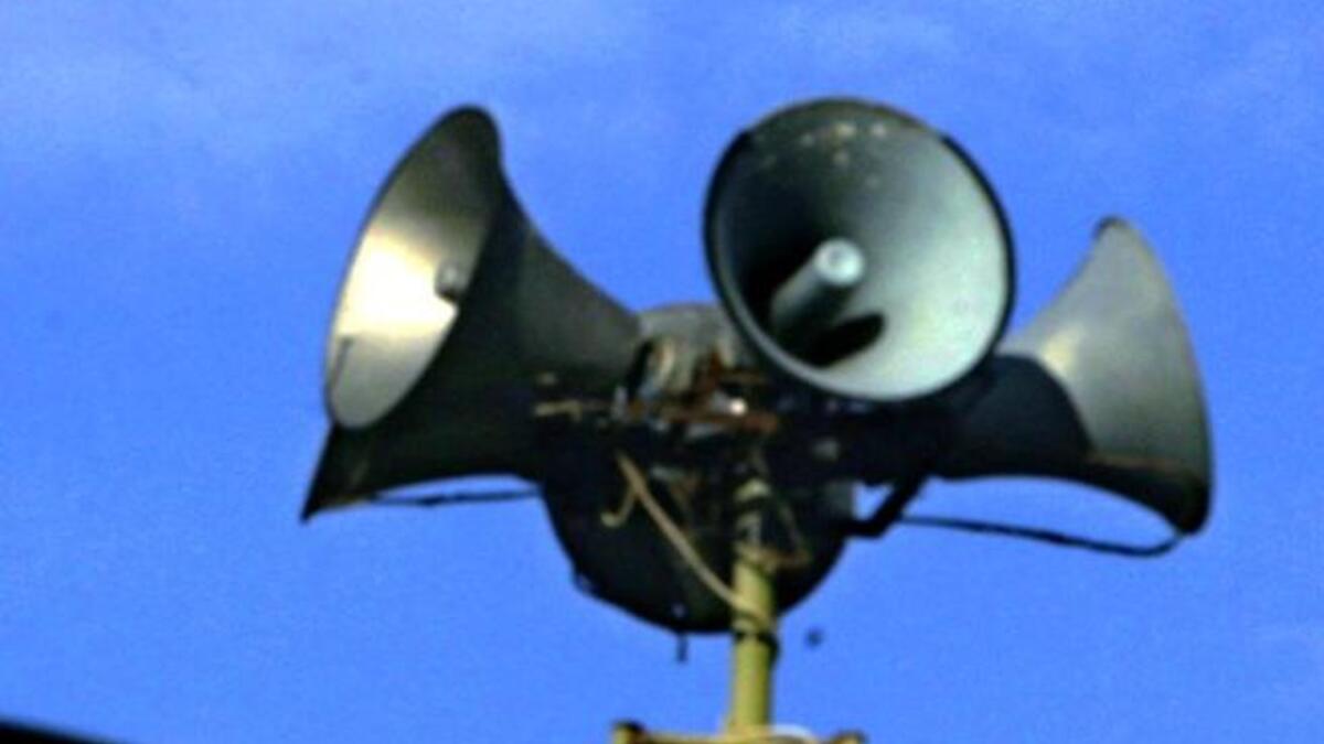 Early Ramadan Regime infractions: Assad is rumored to ban the 'Addan', or call for prayer in Hama. He is clamping
down on anything that might incite religious enthusiasm & collective rebellion. While touching any of Islam's pillars,
Ramadan and prayer included, alone is taboo, Mosque closures, never mind bombings, make the struggle more charged.