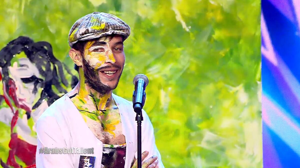 موسى نون من الجزائر: رسم لوحة فريدة من نوعها، إذ رسم لوحة سيدة وأكمل الرسم على جسده ووقف بجانب لوحته في النهاية حتى تبين أنه جزء من اللوحة فكلاهما مرسوم.