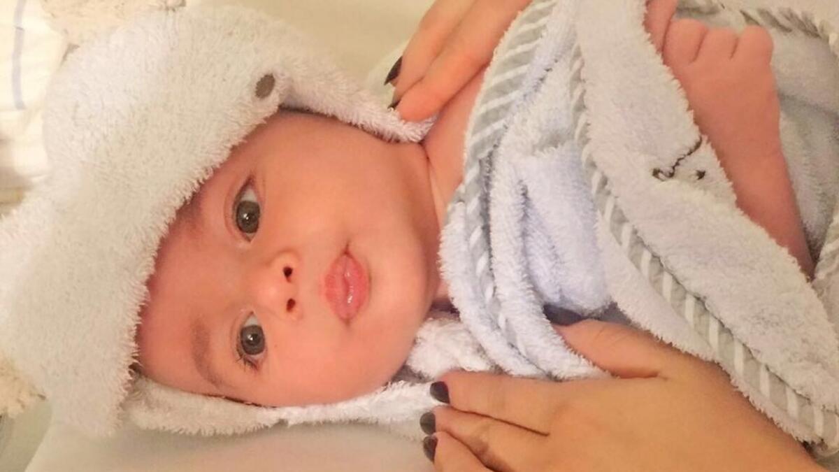 فاجأت ميريام فارس جمهورها بالكشف عن وجه ابنها الصغير والذي أطلقت عليه اسم “جايدان” كانت ميريام دائما تخفي وجه ابنها، ولا تظهر منه سوى قدمه أو جزء من ملابسه ولكنها فجأة نشرت صرة واضحة لوجهه عبر حسابها في موقع انستغرام، وكتبت تعليقا عليها: “هيدا هوي حياتي كلها”.