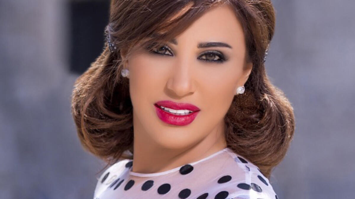 نجوى كرم: عرض أحد الحاضرين صورة مستفزة في أحد حفلاتها، ودفعها للتوقف عن الغناء وقامت بتوجيه كلام لاذع.