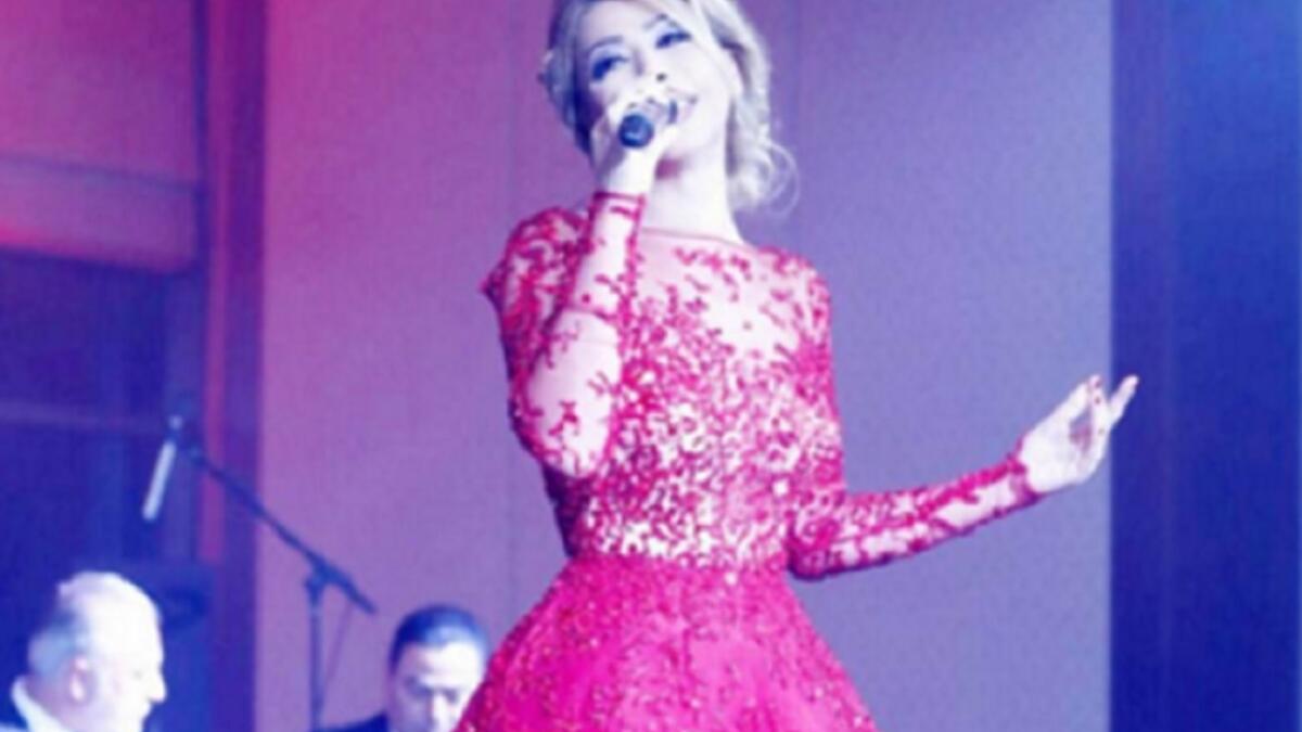 النجمة نوال الزغبي ارتدت فستان من زهير مراد خلال حفلها في فندق رويال في لبنان