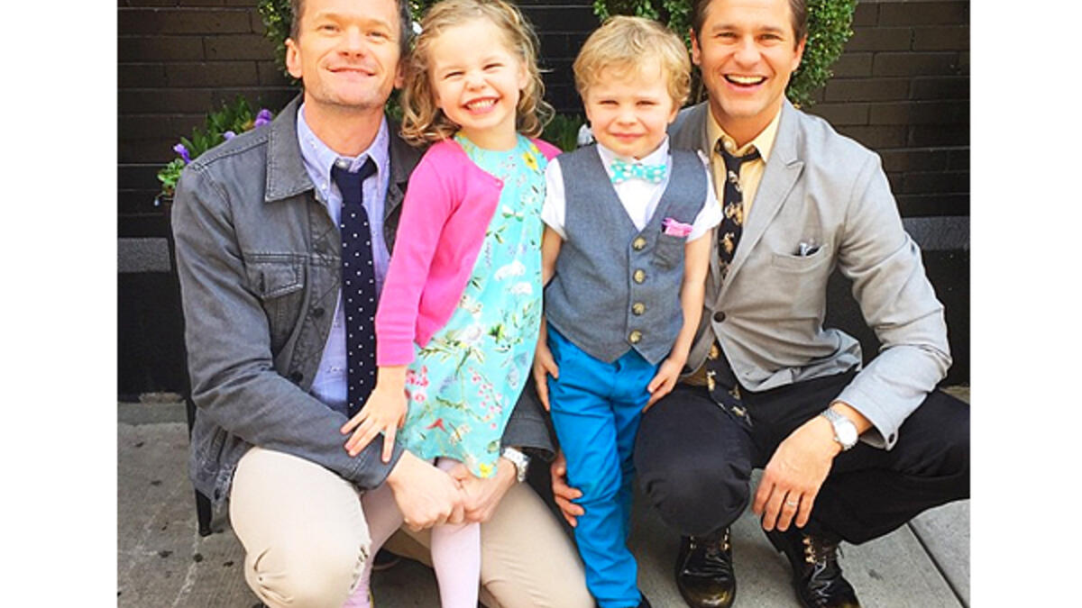 نيل باتريك هاريس وديفيد بورتكا، تزوجا في عام 2014، ولديهما التوأم جايدن سكوت وهاربر غريس اللذان أنجباهما عبر أم بديلة في عام 2010.