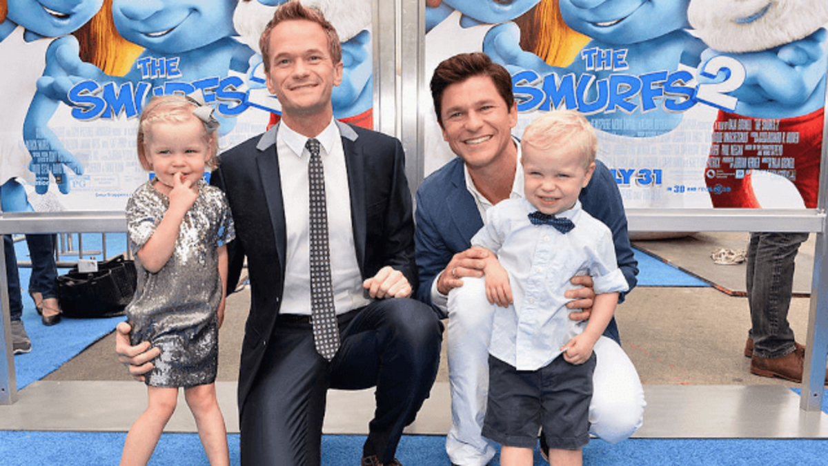 لجأ "نيل باتريك هاريس" وزوجه "ديفيد بورتكا"  لتأجير الأرحام عام 2010 ليكون لديه التوأم "جيديون سكوت وهاربر جريس".