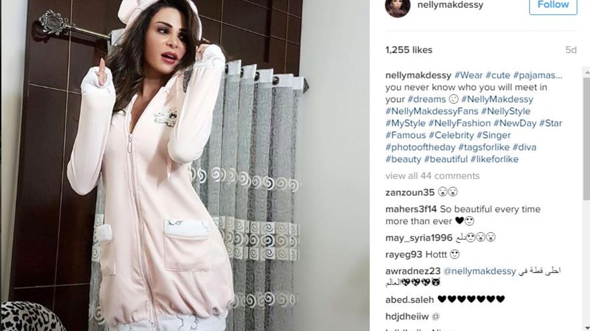 نشرت الفنانة اللبنانية نيللي مقدسي عبر“انستغرام” صورة لها بلباس النوم وأطلّت مقدسي بقميص نومٍ قصير معلقة: “ارتدي بيجاما جميلة في النوم فأنت لا تدري من ستقابل في أحلامك” وأبدى روّاد مواقع التواصل الاجتماعي إعجابهم بإطلالة نيللي فيما شنّ بعضهم هجوماً على جرأتها.