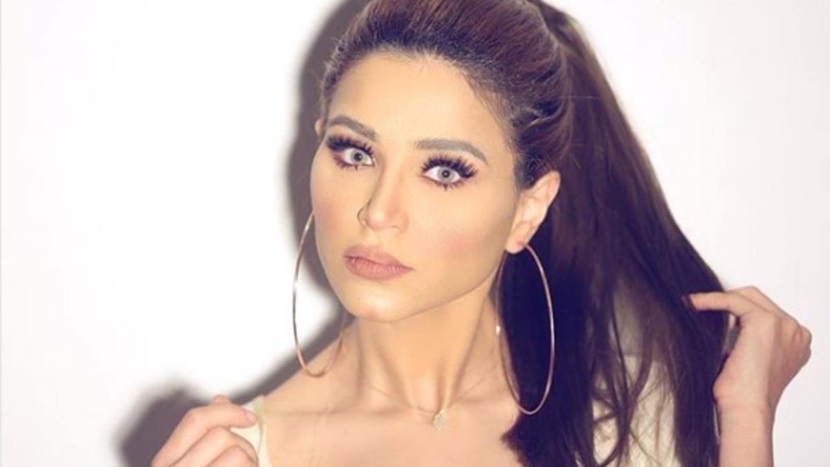 الإعلامية والفاشينيستا الكويتية نهى نبيل تشارك متابعيها حديثها مع زوجها كما أنها تخصص فقرة معه للإجابة على أسئلة المتابعين  دون أن تظهر صورته عبر مقاطع الفيديو التي تنشرها عبر حسابها الرسمي على "سناب شات".