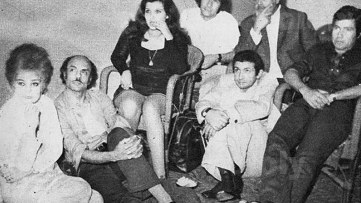 حصل على العديد من الجوائز وشهادات التقدير وكانت اول جائزة عن دوره في فيلم "قصر الشوق" وتعرف من خلاله على الفنان عادل إمام.