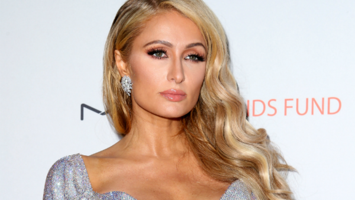 في شهر يونيو 2007 تم إلقاء القبض على "باريس هيلتون" وهي تقود سيارتها البنتلي وهي ثملة وقد حكمت المحكمة على هيلتون بالسجن لمدة 23 يوم، كما اتهمت بحيازة المخدرات في مونديال جنوب أفريقيا 2010.