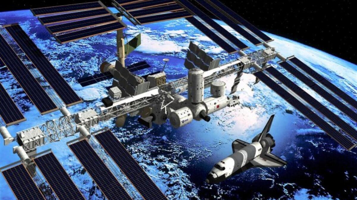 وبدأت المحطة في استقبال أطقم رواد الفضاء عام 2000 وتجاوز عدد رواد الفضاء الذين استضافتهم حتى الآن 220 رائد فضاء ينتمون إلى 17 دولة.