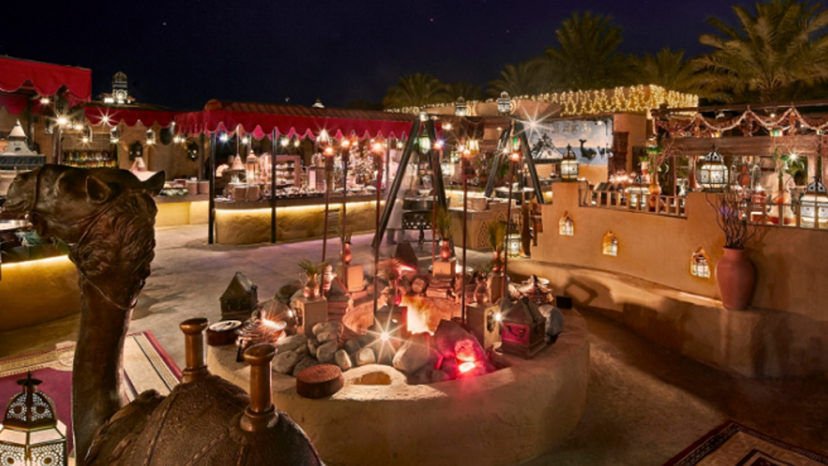 Al Hadheerah Tent at Bab Al Shams
Al Hadheerah tent is offering Emirati, Egyptian, Syrian and Lebanese culinary cultures, besides barbecue grill, Ouzi makmour, a shawarma station and authentic manakeesh-and Arabic bread-baking stations. What's more, you can stay after Iftar to watch captivating live oud performances, horse and camel caravan shows.