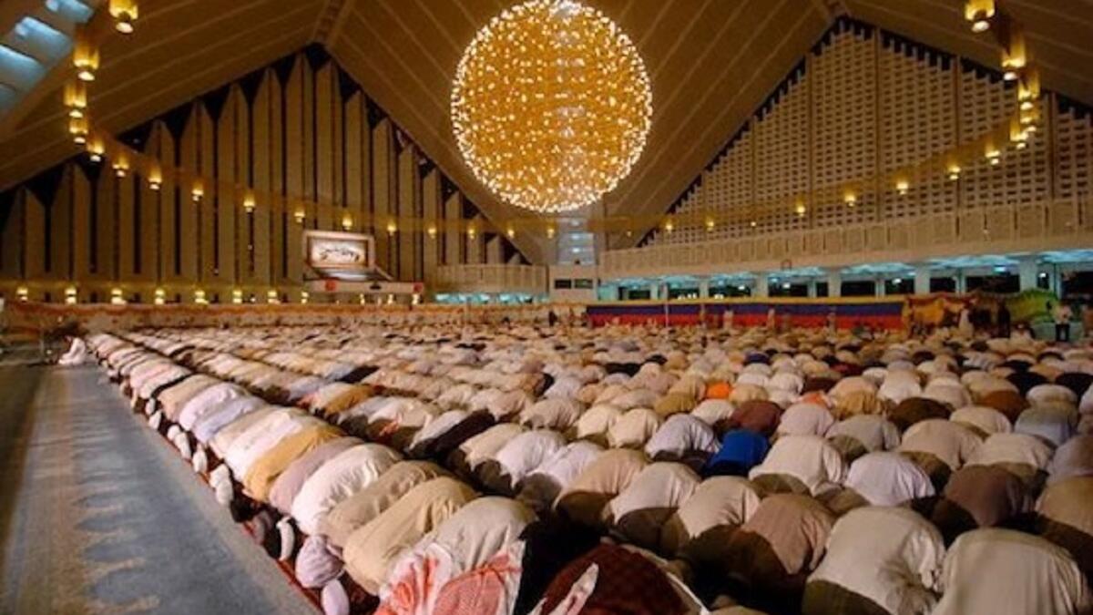 وقت ليلة القدر مجهول ،فالله صاحب الحكمة، فلو ألمّ المسلمون وقت ليلة القدر تحديداً لخفّت عزائمهم طوال شهر رمضان،واقتصر جهدهم وقيامهم بإحياء هذه الليلة فإخفاء وقتها يُعتبر حافزاً مُشجّعاً لقيام الليل طوال الشهر كله