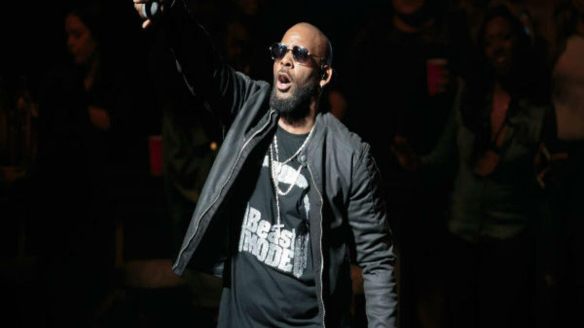 المغني الأميركي جون ماير: خضع لعملية جراحية لعلاج ورم حميد في عام 2011 كان لها آثار سلبية على حباله الصوتية.