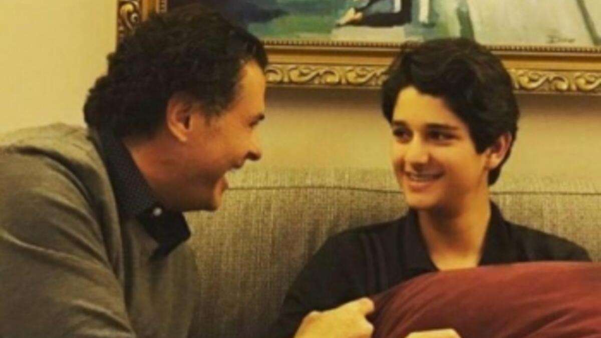 نشر الفنان راغب علامة عبر صفحته الخاصة على احد مواقع التواصل الإجتماعي، صورة عفوية له مع إبنه "لؤي". وعلّق علامة على الصورة، قائلاً: ""مثل الاب مثل الابن.. لؤي البديع يذكرني كثيراً بسنوات مراهقتي".