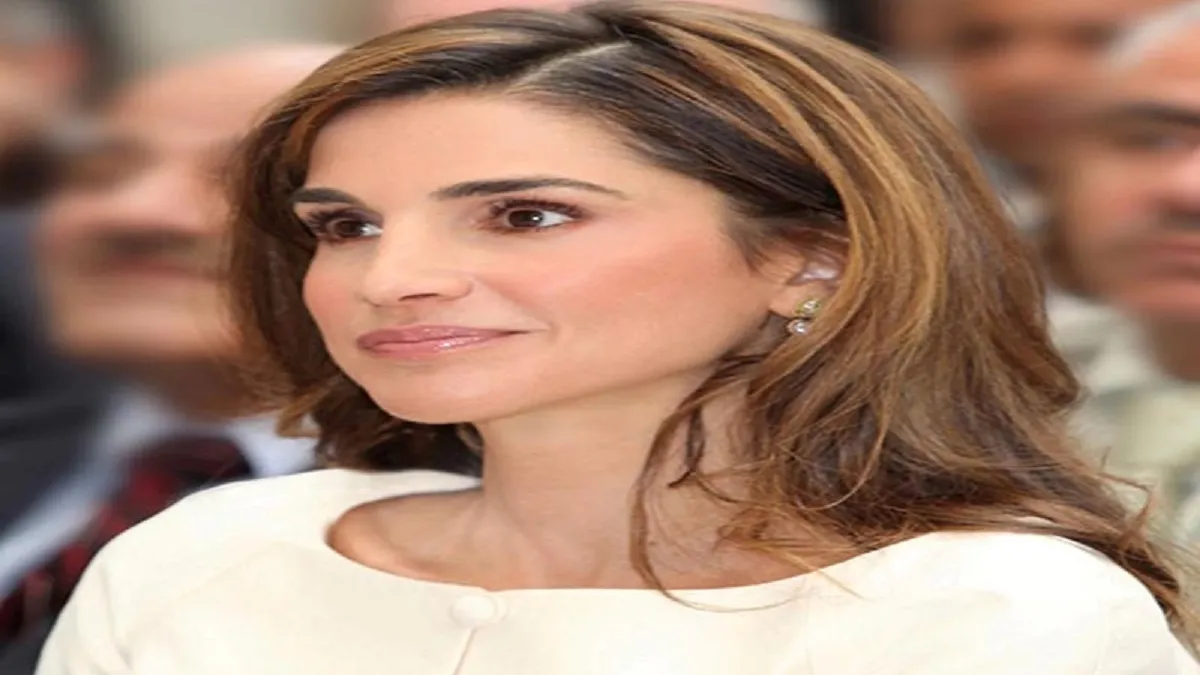 قامت الملكة رانيا العبدالله بتهنئة نداء شرارة بعد فوزها في برنامج المواهب ذا فويس عبر حسابها الخاص بموقع التواصل الاجتماعي تويتر.