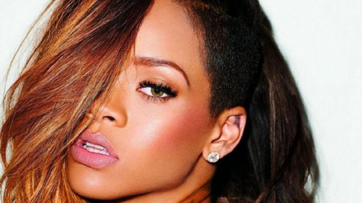 "ريهانا"
تعرضت للضرب المبرح على يد حبيبها السابق كريس براون ونشرت صورها وهي متورمة لنشر التوعية ضد العنف المنزلي.