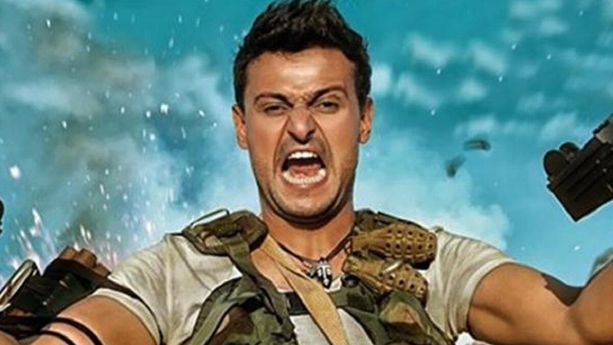 رامز ثعلب الصحراء/2012 : يقتحم مجموعة من قطاعي الطرق الملثمين الحافلة السياحية ويهددون الركاب ويقتلون سائق الحافلة لمزيد من المصداقية ويخطفون نجم الحلقة حيث يعصبون عينيه، ويكبلون يديه، في أجواء مرعبة للغاية ليجد النجم نفسه بعد ذلك في الاستديو يقابل رامز جلال.