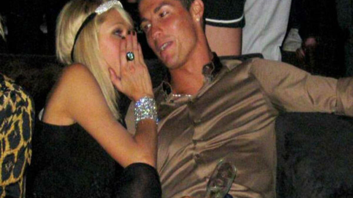 باريس هيلتون: الأميركية الفاتنة كانت على علاقة برونالدو عام 2009، وقضى اللاعب جزءا كبيرًا من صيف هذا العام معها في كاليفورنيا.