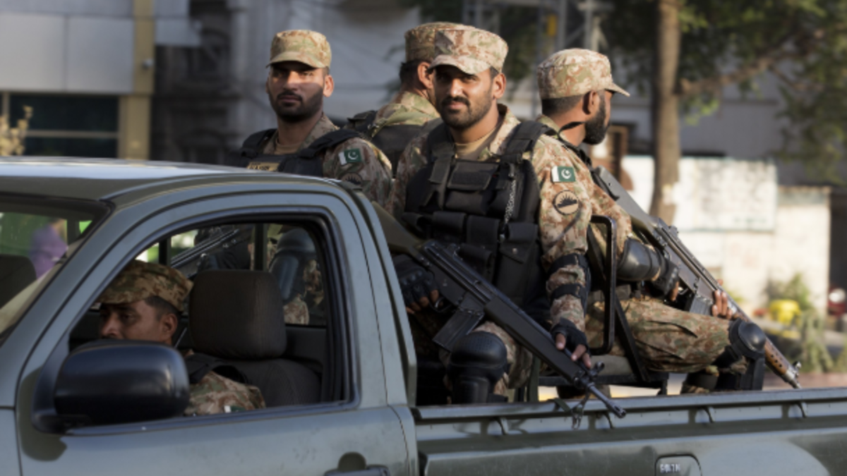 سيتم نشر عناصر من الجيش الباكستاني في نقاط مهمة خلال زيارة بن سلمان للبلاد.