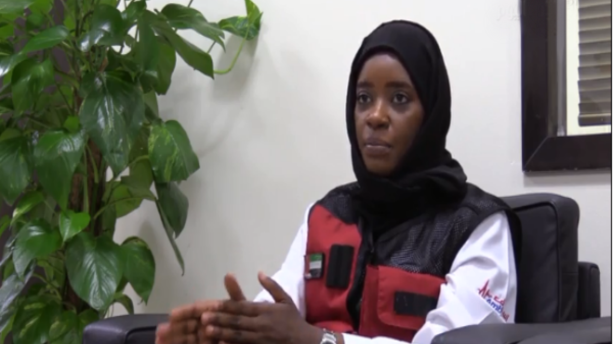 أثبتت المسعفة سميرة البلوشي الجانب الإنساني الكبير الذي تتصف به مهنة المسعف التي تقوم على مساعدة الآخرين في الحالات الطارئة والصعبة.