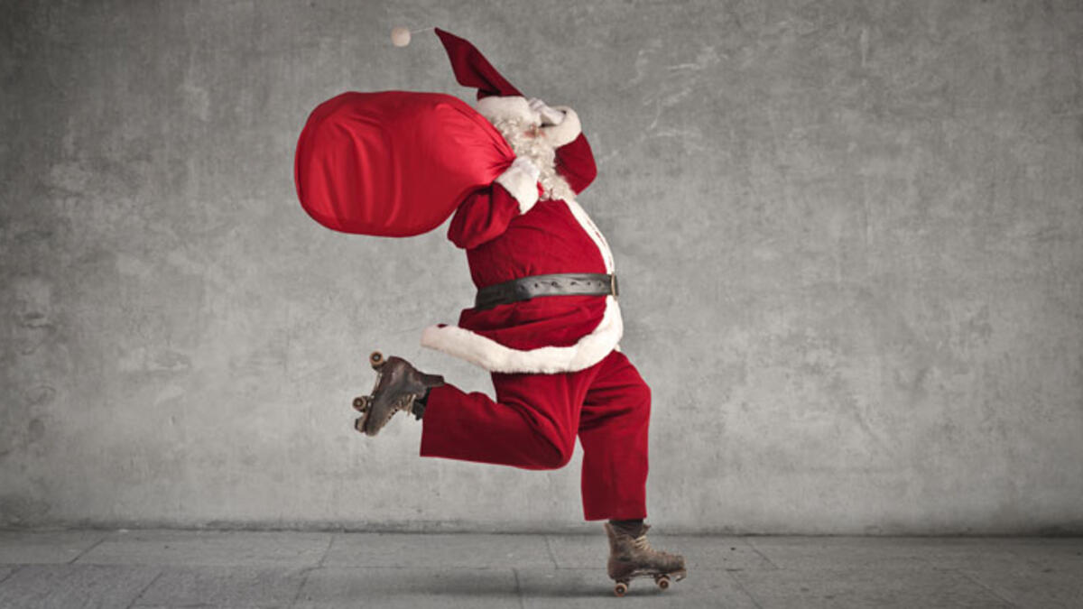 العاصمة الفنزويلية كاراكاس: يشق الكثيرون طريقهم الى الكنيسة بالتزلج على الجليد، حتى أصبح تقليدًا راسخًا لدرجة أنه يتم إغلاق العديد من شوارع المدينة أمام حركة المرور في ساعات الصباح ليتسنى لهم الحضور الى الكنسية بأمان.