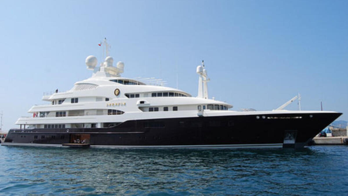 سارافسا – يرجح أن يكون مملوكا للأمير السعودي فهد بن سلطان بن عبد العزيز آل سعود والذي سماه على اسم ابنته. 110 مليون يورو.