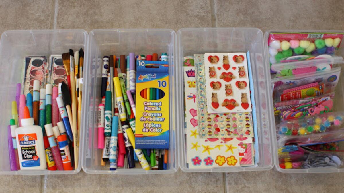 يجب على الطالب أن يقوم بعملية ترتيب وتنظيم لجميع مستلزماته، وذلك عن طريق وضع كل غرض له في مكان مخصص، لانها تفيد في شعور الطالب بالراحة للجلوس في المكان المنظم والمرتب، فهذه العملية لها أهمية وفائدة نفسية كبيرة تعود على الطالب.