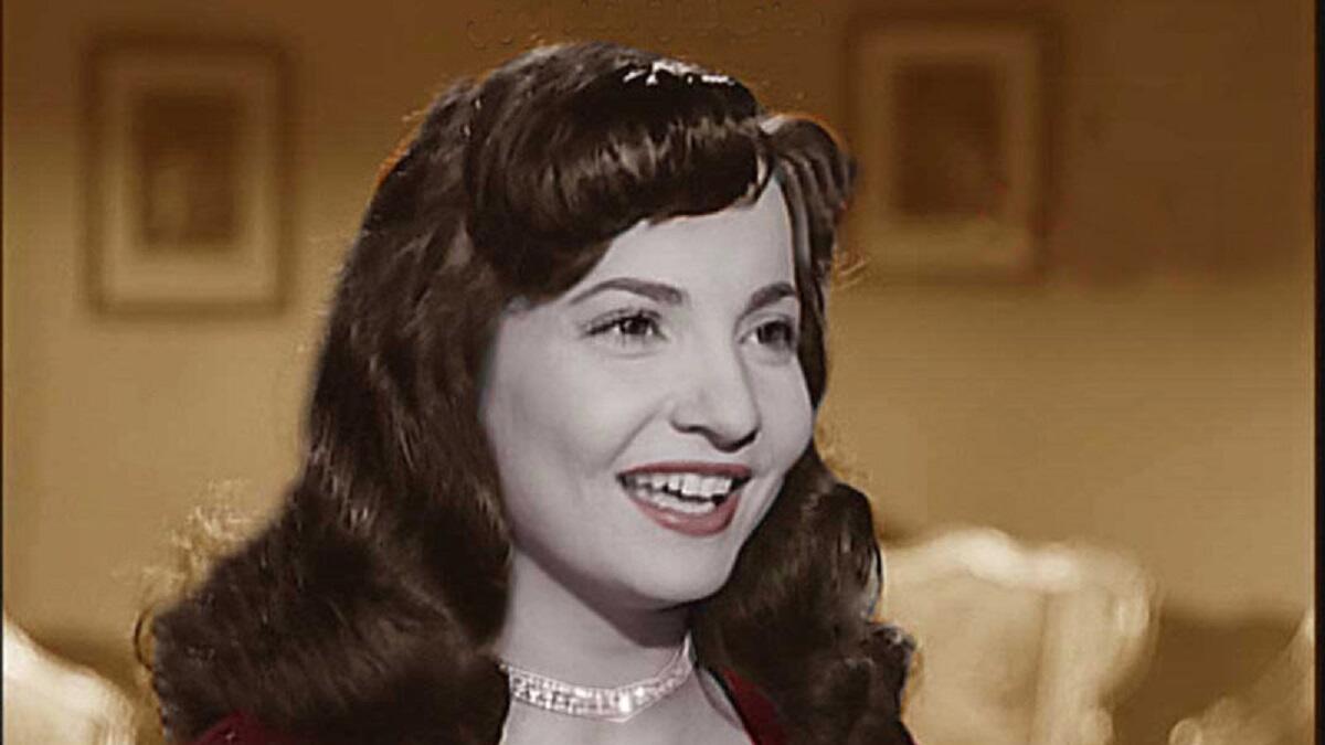 شادية: أتقنت دور الأم بمشاعر مرهفة وقوية حين جسدت مشاهد فراقها لطفلها بإبداع شديد في فلم "المرأة المجهولة"، وهي صاحبة الأغنية الشهيرة "سيد الحبايب يا ضانايا أنت" لم تنجب على الإطلاق رغم زواجها لعدة مرات.