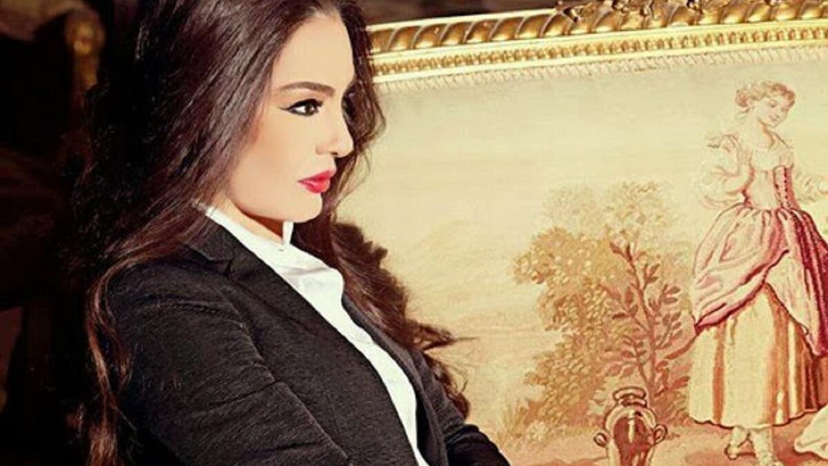 أشهر حوادث السيارات وأكثرها غموضاً في عالم نجمات الفن كانت من نصيب الممثلة الاستعراضية الأسطورية شيريهان عام 1989، التي تعرضت لحادث تصادم أثناء سفرها من القاهرة إلى الأسكندرية نتج عنه كسور في ثلاث فقرات بالعمود الفقري وتشوهات في أغلب جسدها