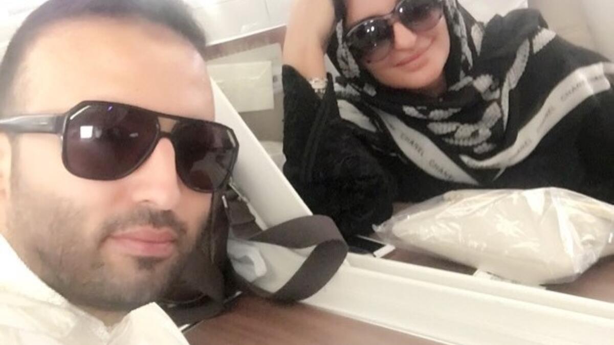 سافرت الفنانة شذى حسون مع شقيقها وائل إلى السعودية، حيث يؤديان مناسك العمرة ونشرت حسون عبر صفحتها على احد مواقع التواصل الإجتماعي صورة تجمعها بشقيقها من داخل الطائرة، وعلّقت: “الى أطهر بقاع العالم مع اخوي الغالي .. اللهم اني نويت عمرة خالصة لوجهك  لبيك عمرة”.