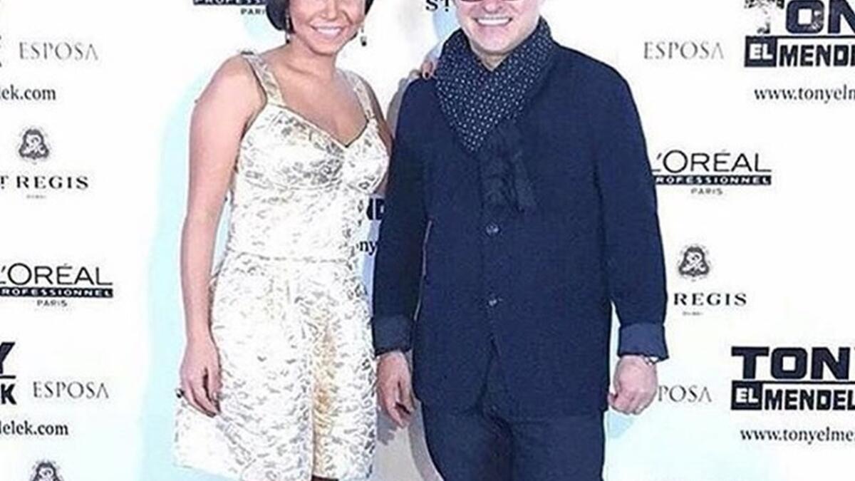 لبت شيرين عوة مصفف الشعر اللبناني طوني المندلق للاحتفال بافتتاح صالونه في دبي مرتدية Jumpsuit شورت من Dolce & Gabbana بقماش الديباج الموشى بخيوط ذهبية وفضية ونسقت مع زيها حذاء من كريستيان لوبوتان طلة شيرين وصفت بالجريئة وانقسمت الآراء بين معجب ومنتقد لها