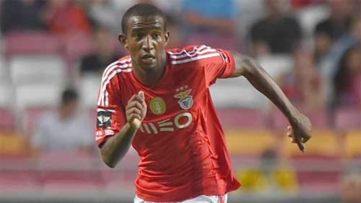 14- لاعب الوسط البرازيلي المهاجم تاليسكا (بنفيكا)