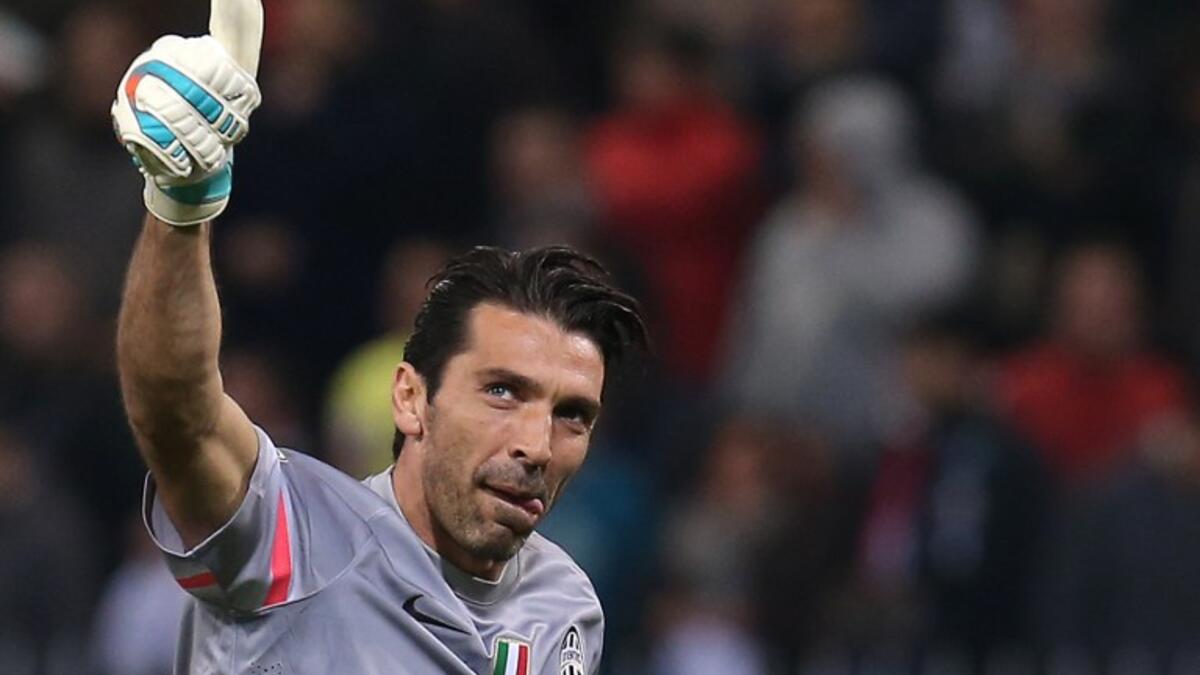 الإيطالي جيانلويجي بوفون: انتقل من بارما إلى يوفنتوس عام 2001 مقابل 51 مليون يورو.