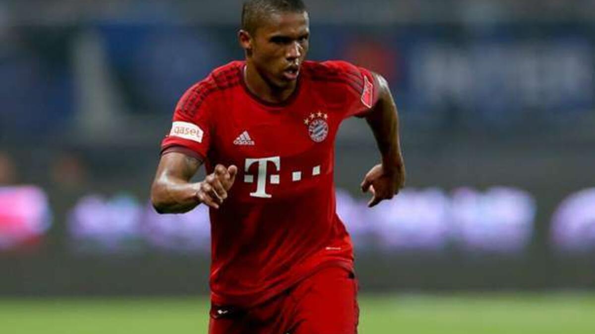 10- بايرن ميونخ: أنفق 40 مليون جنيه استرليني لتدعيم صفوفه بلاعبين أمثال الجناح دوغلاس كوشتا ولاعب الوسط آرتورو فيدال.