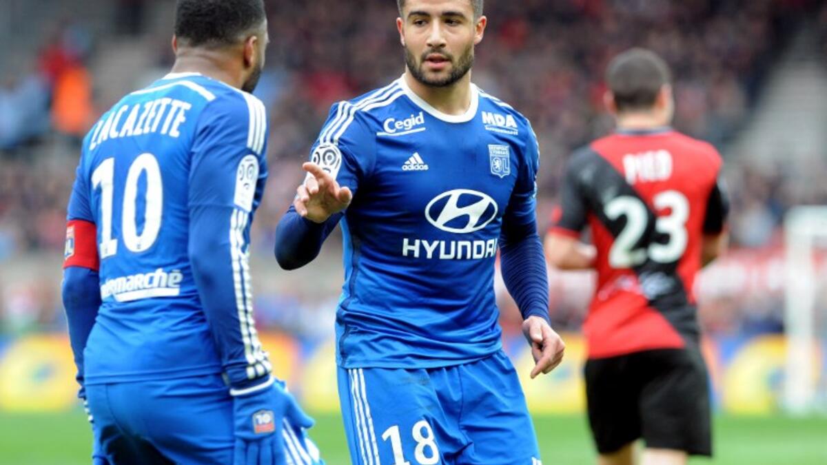 لاعب الوسط المهاجم الفرنسي جزائري الأصل نبيل فقير (ليون)