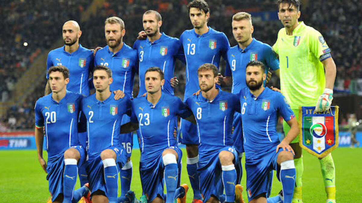 منتخب إيطاليا (المجموعة الثامنة): انتزع صدارة المجموعة برصيد 24 نقطة (7 انتصارات، و3 تعادلات من 10 مباريات).