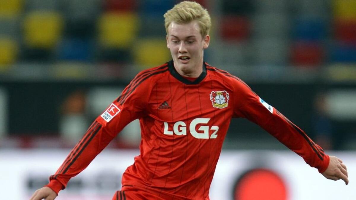 الجناح الألماني جوليان براندت (باير ليفركوزن): يبلغ من العمر 19 عاماً، تألق رفقة ليفركوزن ومنتخب بلاده للشباب، لدرجة دفعت محللين رياضيين للمطالبة بمشاركة في يورو 2016، شارك في 50 مباراة ضمن البوندسليغا، يعد أساسياُ منذ عامع الـ 17 رفقة منتخب ألمانيا تحت 21 عاماً.