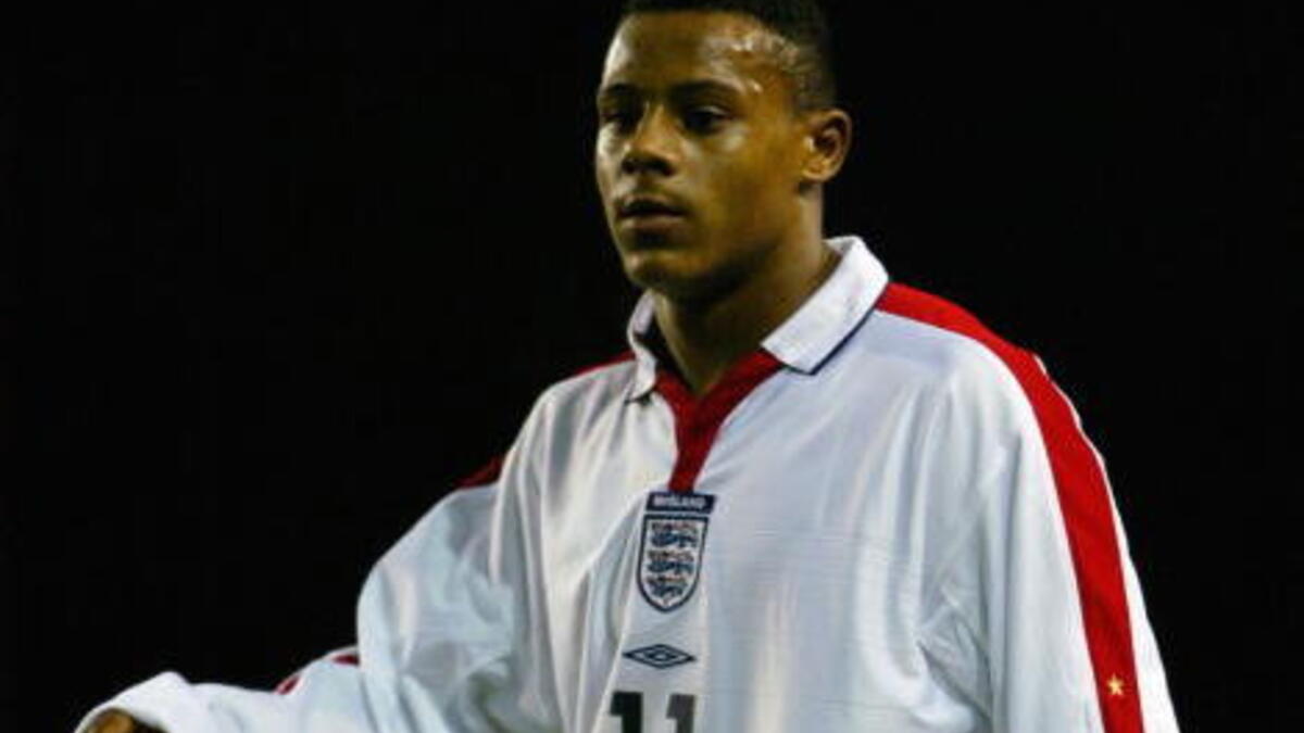 الجناح الإنجليزي ليفي بورتو (160 سم - مواليد 1987): لعب في صفوف ليستر سيتي ومانسفيلد تاون وهينكلي يونايتد وهيستون وأودبي تاون وبلابي أثلتيك وشيبشيد دينامو.