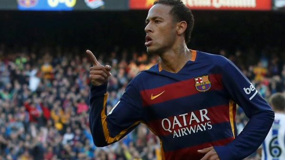 2- المهاجم البرازيلي نيمار (برشلونة): بتقييم 8.37، سجل 25 هدفاً وصنع 9 أحرى، إلا أنه ساهم في 94 فرصة، وبمجموع مراوغات وصل إلى 138.