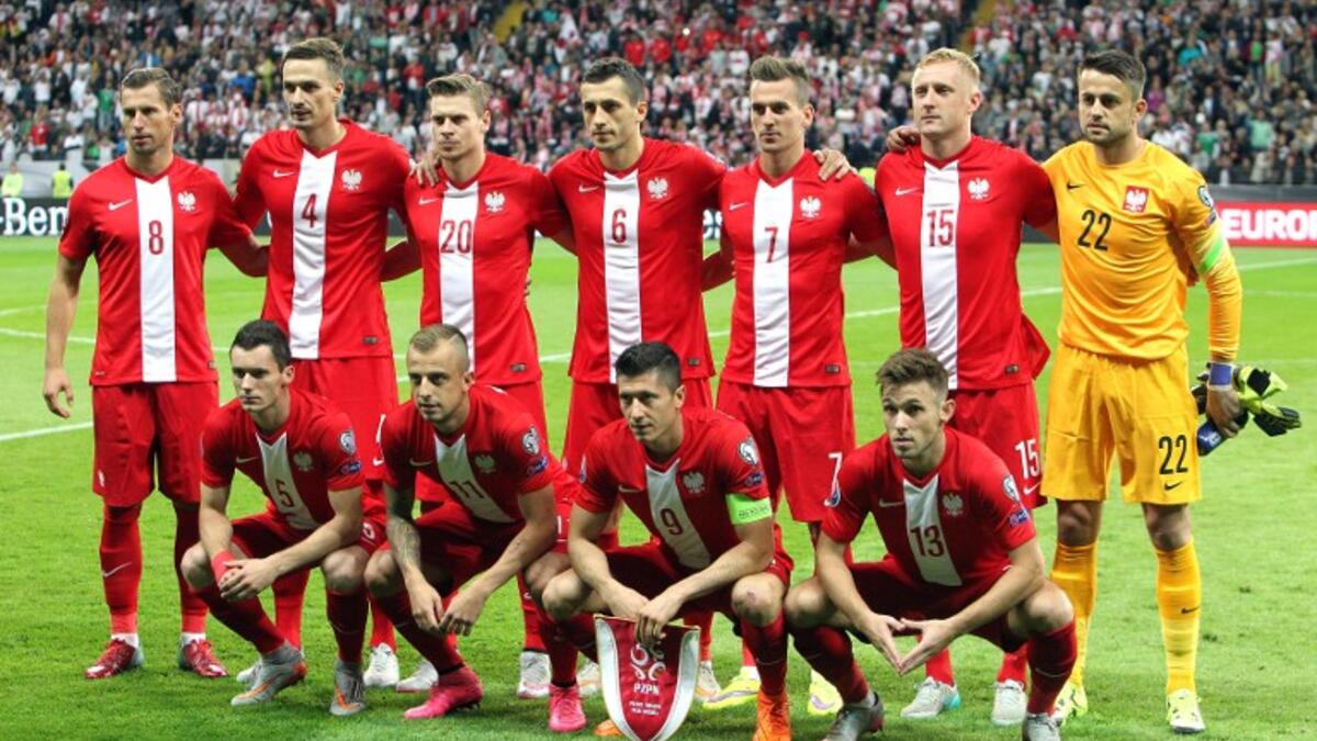 منتخب بولندا (المجموعة الرابعة): احتل المركز الثاني برصيد 21 نقطة (6 فوز، و3 تعادلات، وخسارة واحدة من 10 مباريات).