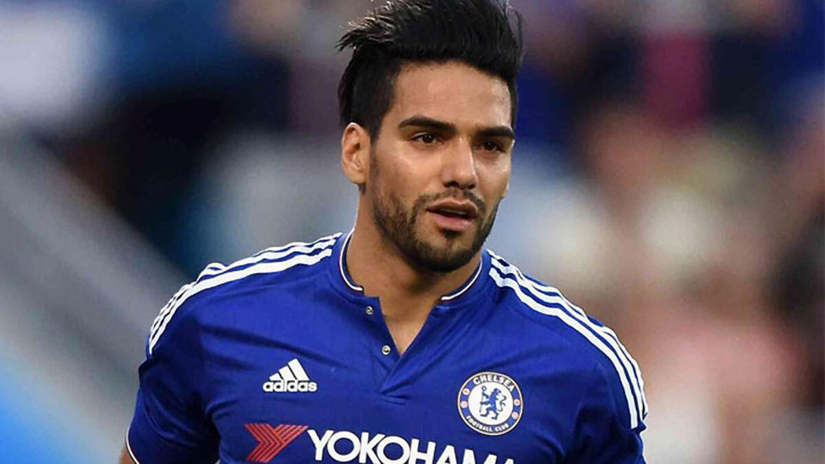 8- المهاجم الكولومبي راداميل فالكاو (تشلسي): بما مجموعه 25.9 مليون دولار