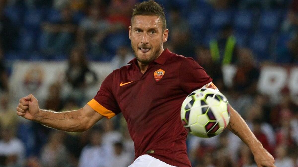 المهاجم الإيطالي فرانشيسكو توتي (روما) مواليد 1976: ما زال أسطورة العاصمة يخطف الأبصار بأدائه رغم وصوله لعامه الـ 39، كانت أفضل فتراته خلال الفترة ما بين عاميه الـ 27 و الـ 34، وأبرزها فوزه بلقب هداف السيري آ وعمره 31 سنة.