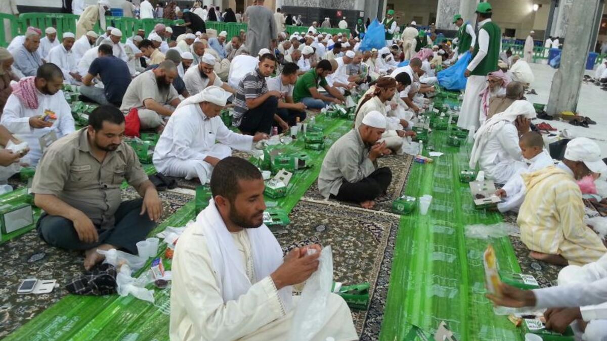 من فضائل يوم عرفة إنه يوم أقسم الله به والصيام فيه  يكفر سنتين و أنه اليوم الذي أخذ الله فيه الميثاق على ذرية آدم  وانه يوم عتق من النار ومغفرة. ويعد يوم عرفة أحد الأيام العشرة المفضلة في أعمالها على غيرها من أيام السنة