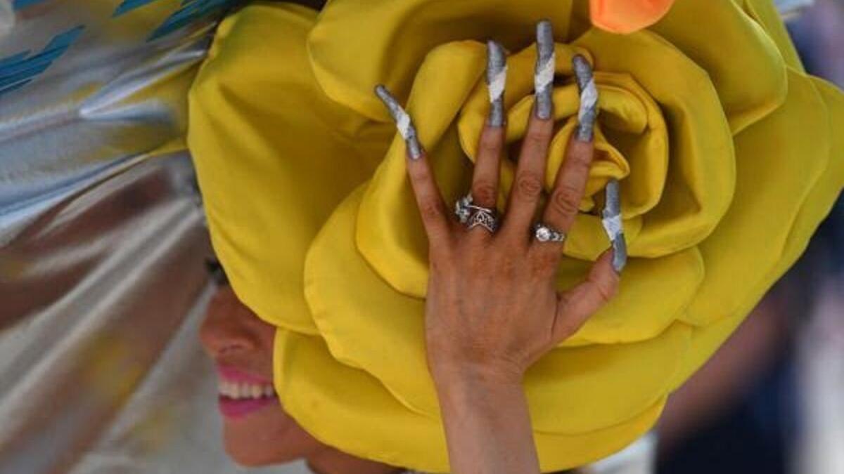 وردة بلون الغيرة صفراء تسر الناظرين