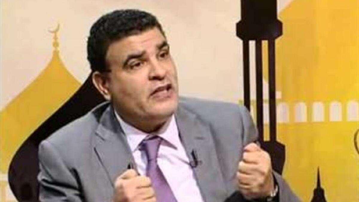 يجوز للزوجة ضرب الزوج إذا لم ينصفها القضاء: فتوى أصدرها الدكتور محمد سالم أبوعاصي، عميد كلية الدراسات العليا في جامعة الأزهر، بجواز ضرب الزوجة لزوجها إذا لم ينصفها القضاء، وكذلك يحق لها حرمانه من حقوقه الشرعية إذا حرمها من حقوقها الزوجية.