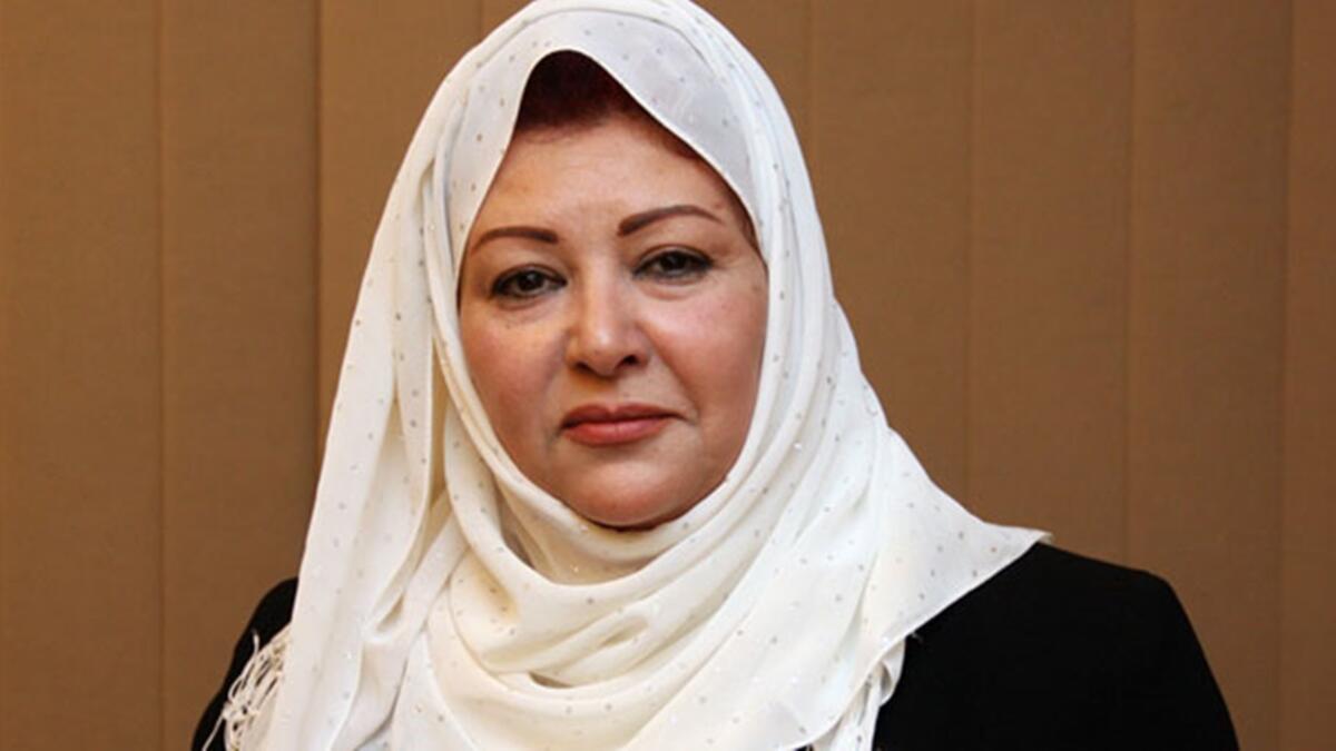 الفنانة عفاف شعيب التى أصبحت لا تظهر على الشاشة إلا فى أدوار الأم ولكنها قررت أن تعوض حرمانها من الأمومة برعاية أبناء أشقائها.