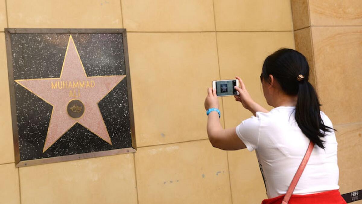 رفض النجم العالمي محمد علي، وضع اسم محمد على أرض هوليوود، حرصاً منه على عدم مرور الناس على هذا الاسم المقدس، إذ اعتبر الملاكم أن اسم النبي مُحمد لا يمكن تدنيسه بهذه الطريقة ووضعه على أرض "هوليوود"وتم وضع اسم"محمد علي" على الحائط في هوليوود أعلى الطريق.