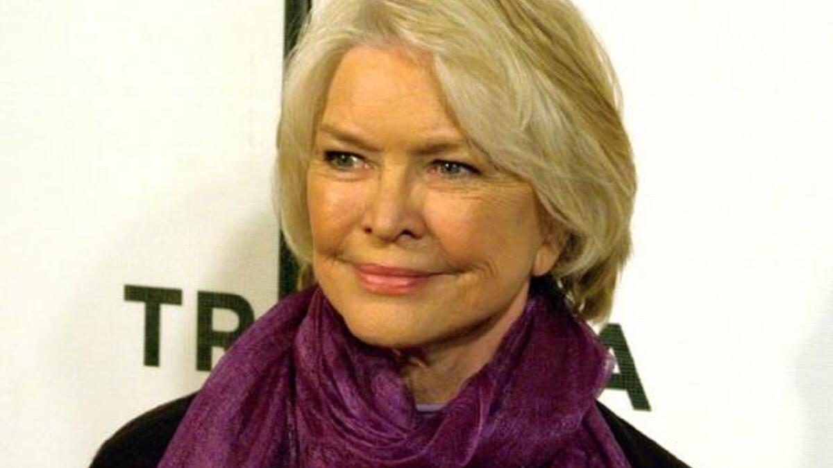 الين بورستين Ellen Burstyn : رغم نشأتها الكاثوليكية إلا أنها اعتنقت الاسلام في الثلاثينات من عمرها بعد سلسلة متاعب ومشكلات مرت بها في حياتها.