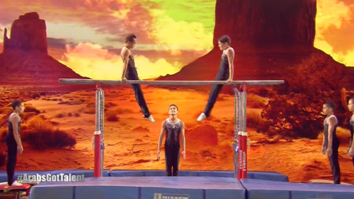 فريق "Blida Gymnastique" من الجزائر، كما وصفهم أحمد حلمي "الفئران" مجموعة واعدة تقدم عروضا راقصة بالجمباز.