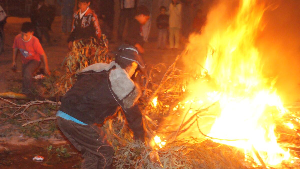 في المغرب يسمى هذا اليوم بيوم (زمزم) حيث يقومون برش الماء على بعضهم البعض وعلى ما يملكون تبركاً ويحاول التجار عرض كل بضائعم وبيعها في هذا اليوم  ويعقب هذا اليوم ( ليلة الشعالة ) ليتحلقون حول النار مرددين الأهازيج ، تحكي بعضها قصة مقتل الحسن والحسين.